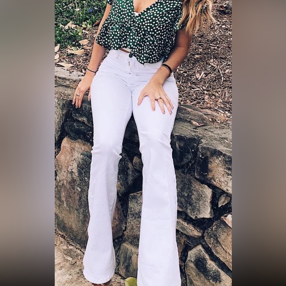 White Vibrant Flare Jeans (From Botique) size 24